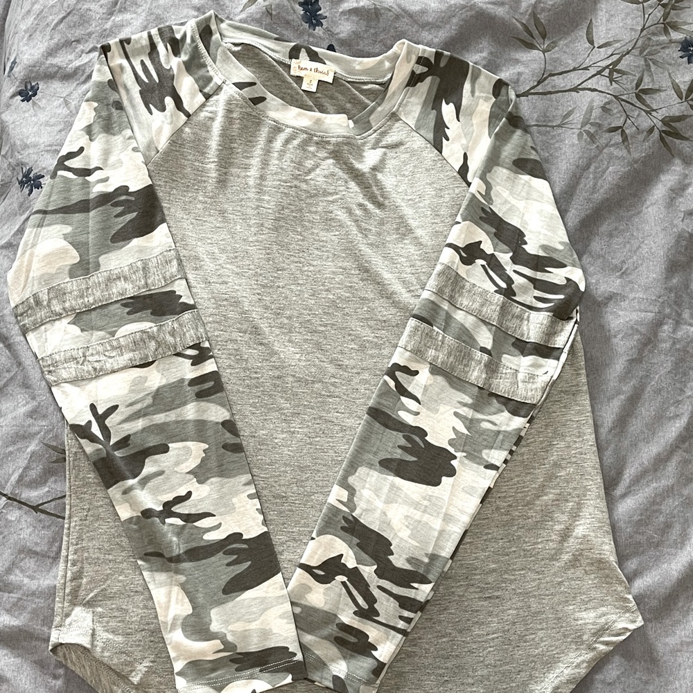 Amazing Camo Contrast top